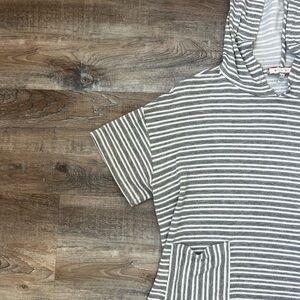 Eri + Ali Anthropologie Women’s Short Sleeve Hooded Shirt - Small